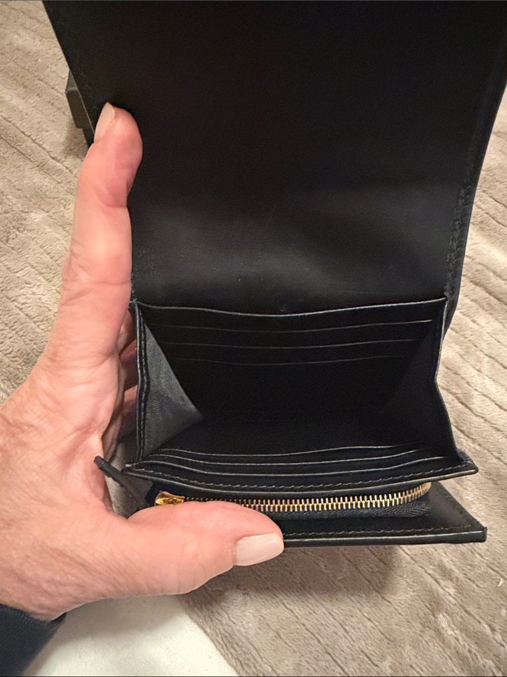 EUC Gucci Black Quilted Gold GG Leather Wallet with dusty and Box - Picture 3 of 6
